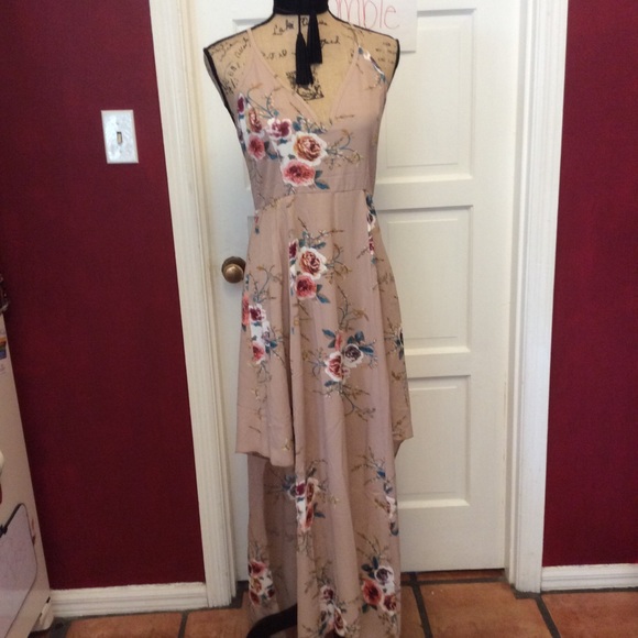 🦉Just in 🦉gorgeous Asymmetrical dress - Picture 8 of 8